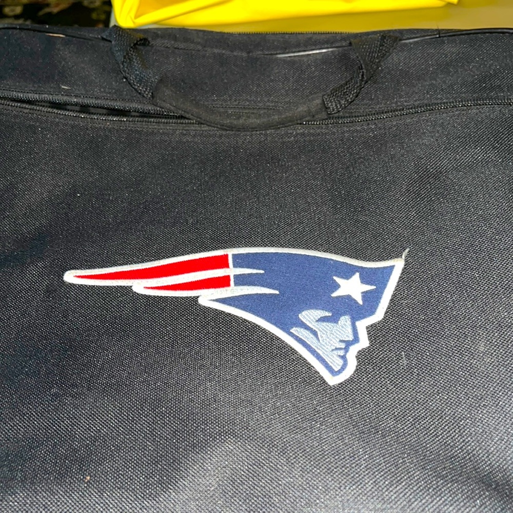 Vintage Patriots Logo Laptop Case. Navy Blue. Lots of compartments. Pristine